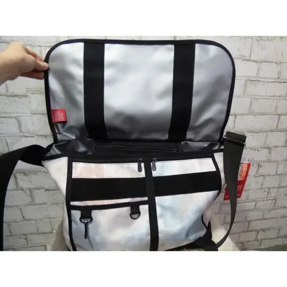 $178 Free People Movement x Manhattan Portage Cloud XL Messenger Bag NEW - Picture 4 of 9